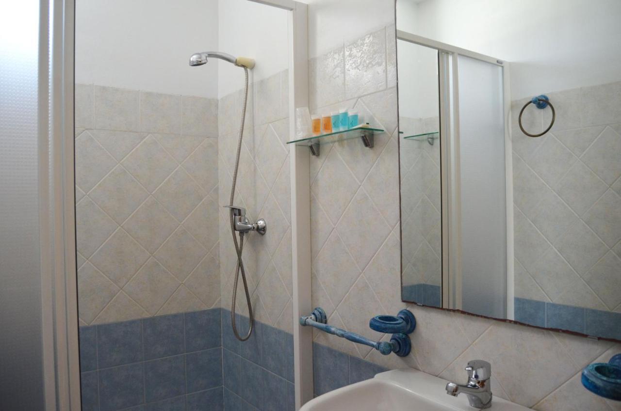 Hostal Dona Antonia Hotel Punta Umbria Exterior photo
