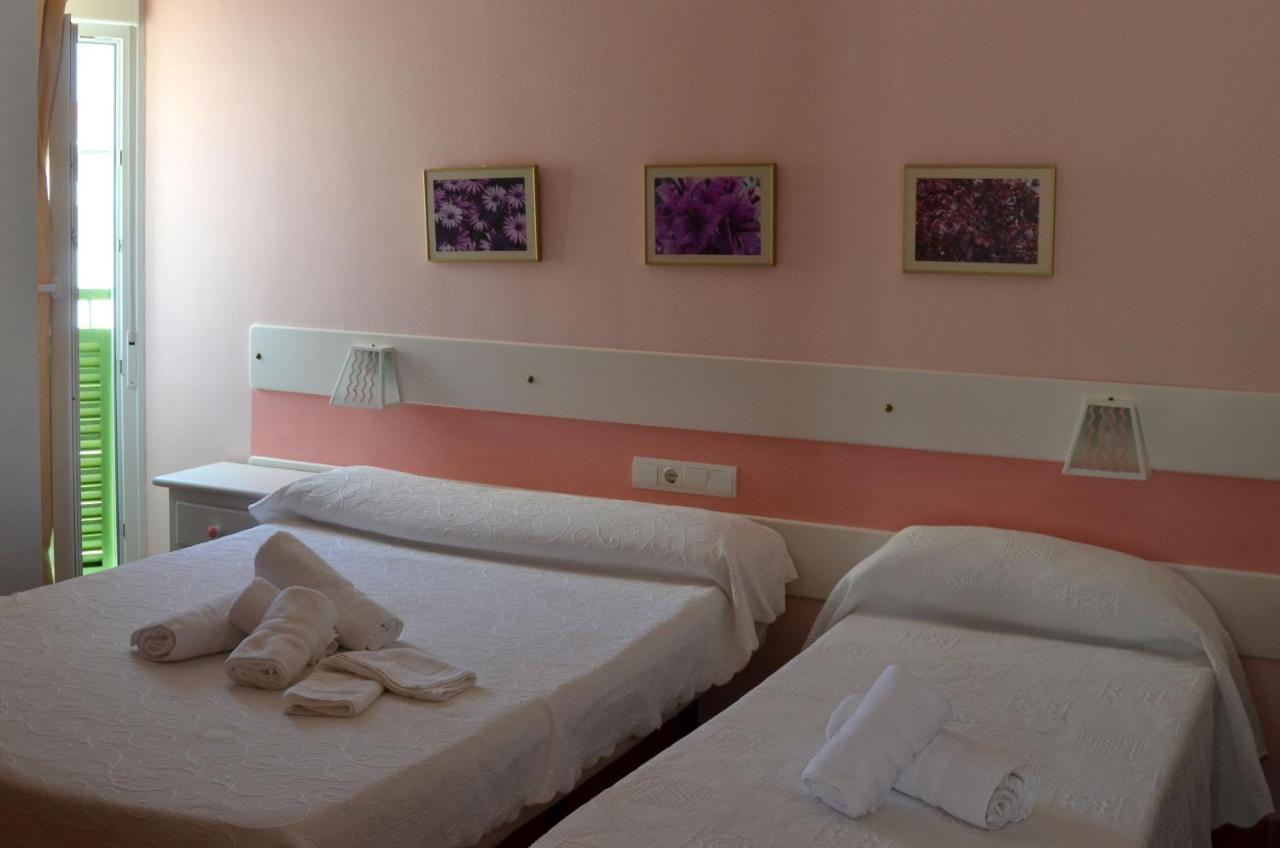 Hostal Dona Antonia Hotel Punta Umbria Exterior photo