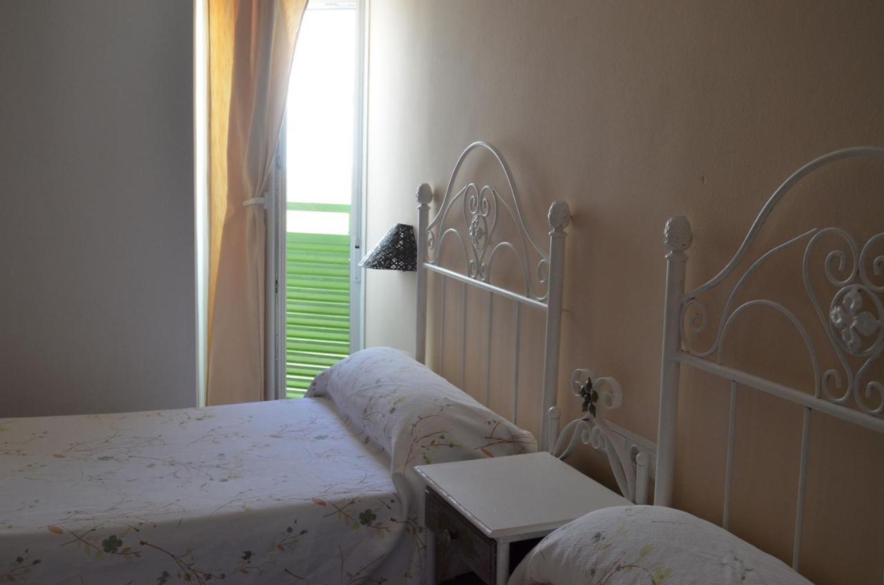 Hostal Dona Antonia Hotel Punta Umbria Exterior photo